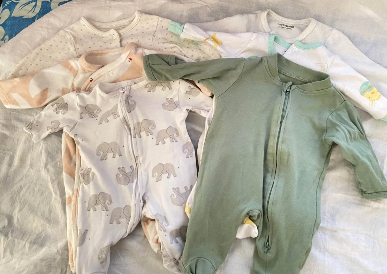 Assortiment de grenouillères vert sauge et à motifs éléphants